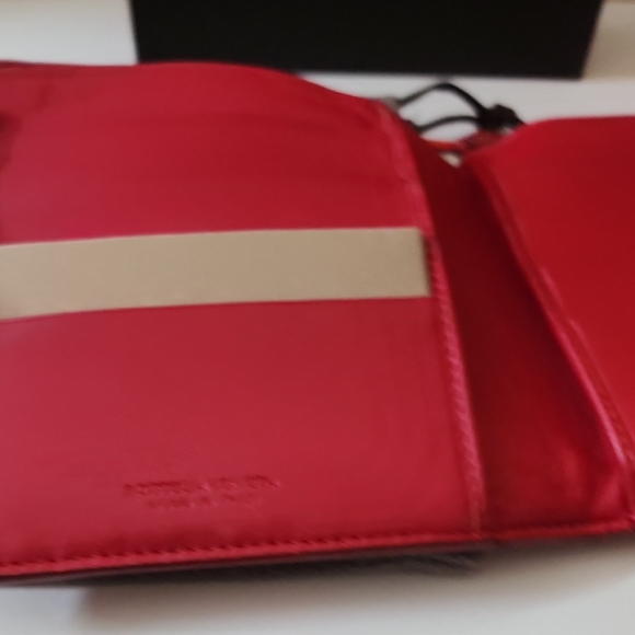 Bottega Veneta Red Leather Wallet with Intrecciato Pattern - Picture 6 of 14